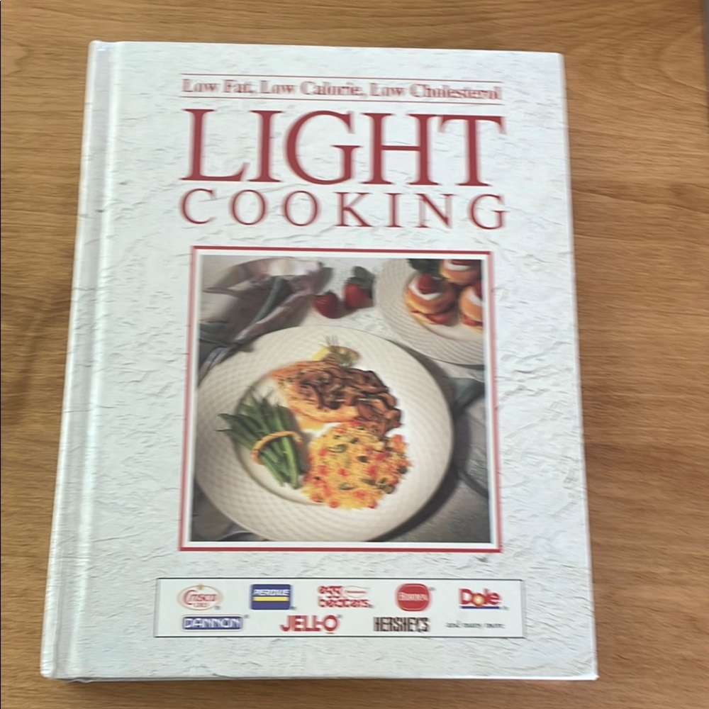 White Kitchen Cookbook for Light Cooking